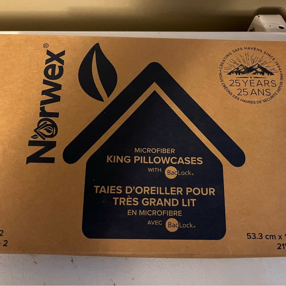 Norwex set of 2 king pillowcases in cloud white NIB